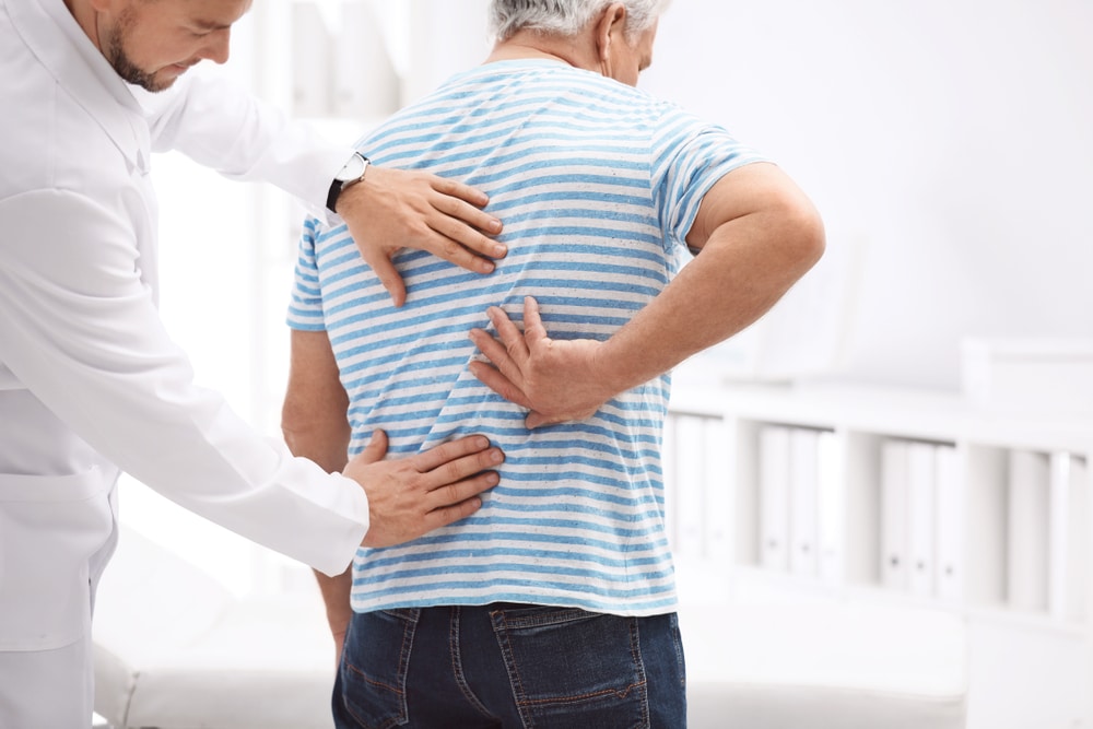 Chiropractor,Examining,Patient,With,Back,Pain,In,Clinic